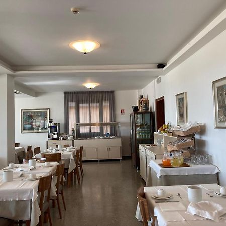 Hotel Giacomazzo Caorle Exteriör bild