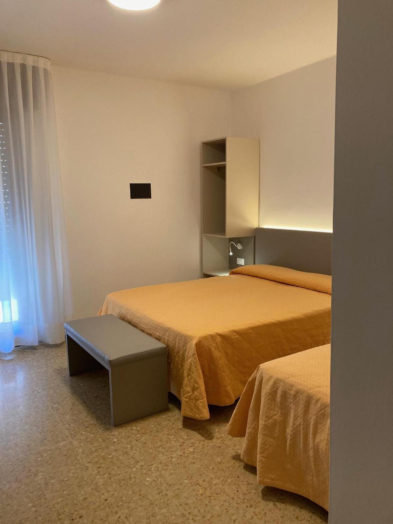 Hotel Giacomazzo Caorle Exteriör bild